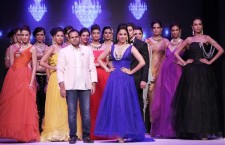 Actress Lara Dutta and models in creations by Birdhichand Ghanshyamdas