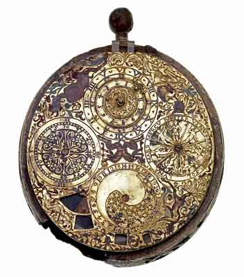 Joyaux du XVIIe siècle à Londres 4 Gild brass verge watch – the Hoard’s only signed piece c1600. Photo Credit Museum of London