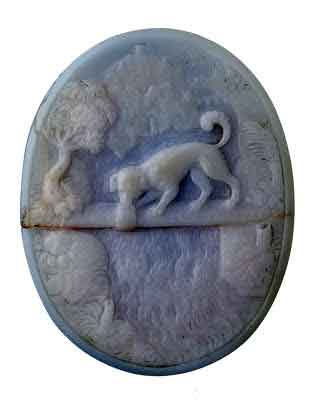 Joyaux du XVIIe siècle à Londres 8 Onyx cameo depicting Aesops Fable The Dog and the Shadow. Photo Credit Museum of London