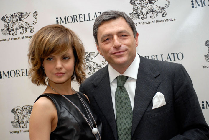 Massimo Carraro assieme a  Mena Suvari all'inaugurazione dello store di 551 Fifth Avenue a New York