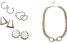 Chain Hoop Earrings 899€Two Heart Hair Clip 699€ Squared Creole Earrings 799€ Creole Chain Earrings 999€ Handcuff Chain Necklace 12