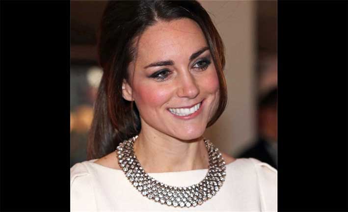 Kate Middleton con la collana di Zara