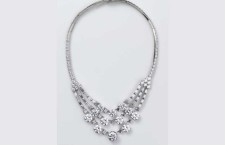 Reproduction of the 1953 three strands diamond necklace