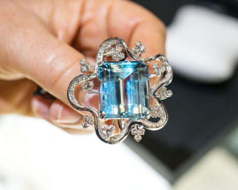 Zydo, spilla con acquamarina di 46,56 carati e diamanti. Copyright: gioiellis.com