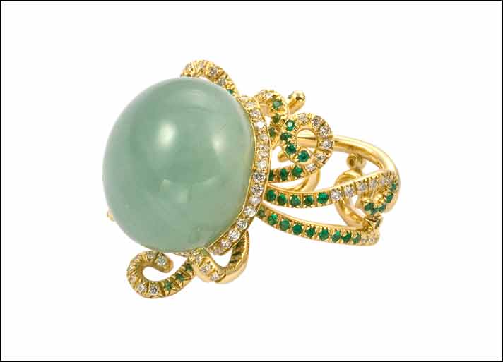 Chantecler collezione Marinelle: Anello maxi Medusa in oro giallo, diamanti, smeraldi e acquamarina