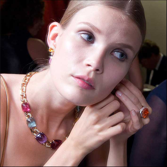 High Jewellery necklace in pink and yellow gold and precious gemstones