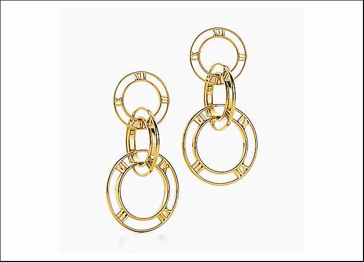 Tiffany collezione Atlas: orecchini pendenti tripli in oro 18 carati. Prezzo: 1.900 euro
