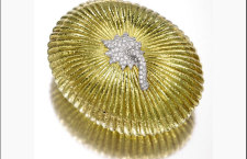 Sotheby's Menudiere in oro, platino e diamanti di David Webb. Stima: 12 - 16 mila euro