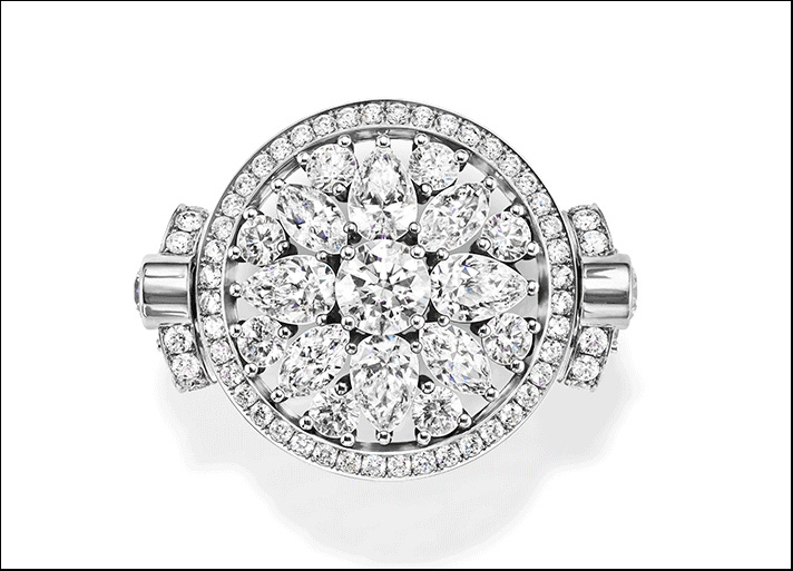 Anello Secret Wonder reversibile con 349 diamanti taglio brillante, marquise, a forma di pera per circa 8,78 carati complessivi, montati su platino.