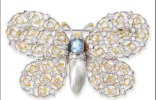Gianmaria Buccellati 1998, spilla Farfalla con ali in oro bianco e sagome a goccia in oro giallo, corpo di perle, disegno ottenuto con un contrasto di brillanti e rose di diamante