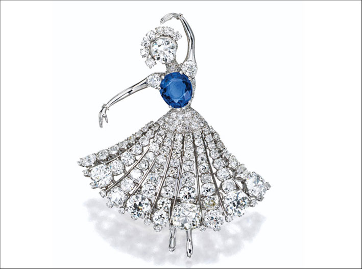 Una raffinata spilla a forma di ballerina firmata Van Cleef & Arpels con diamanti e zaffiro