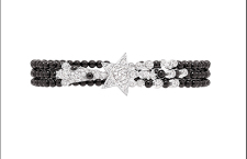 Chanel Comètes, bracciale Nuit de diamants, con 80 diamanti taglio brillante e 125 perle di spinelli neri e montatura in oro bianco a forma di stella