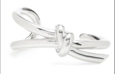 Balenciaga, bracciale Boucle Bow in argento. Prezzo: 325 euro
