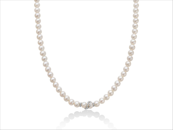 Collana di perle Akoya e oro bianco 18 carati e diamanti