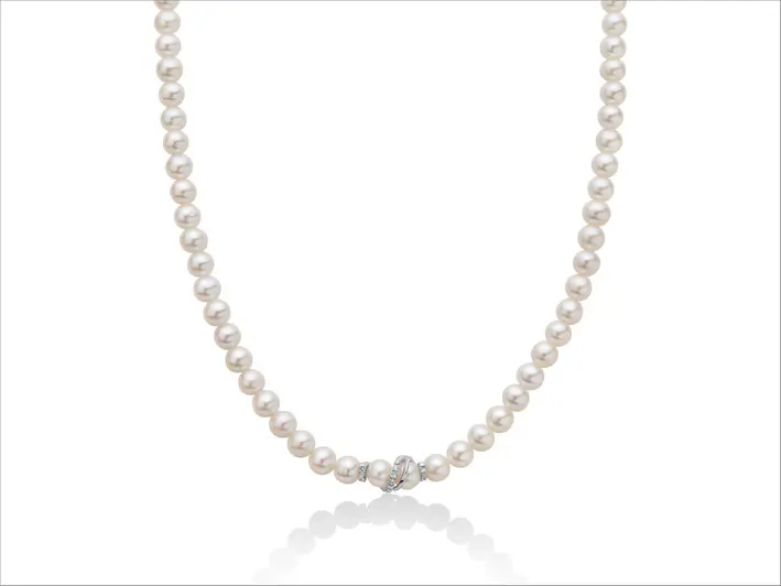 Collana di perle Akoya e oro bianco 18 carati e diamanti