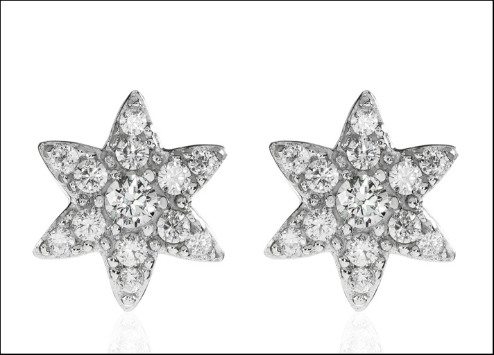 Diamonique by LedaOtto orecchini a stella in argento 925 rodiato. Prezzo: 29 euro