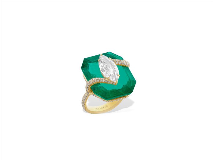 Kissing Diamond, anello in oro con diamante marquise e smeraldo