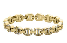 Michael Kors, bracciale Maritime Link in acciaio placcato oro e cristalli. Prezzo: 150 euro