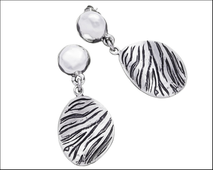 Collezione Zebra,  orecchini corti in argento. Prezzo: 120 euro