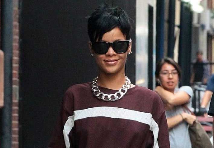 Rihanna con chunky chain