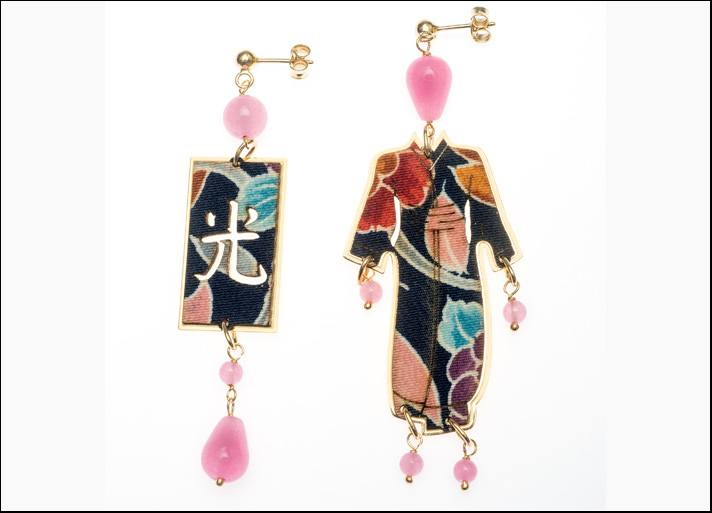 Kimono Silk & Silver, orecchini con pietra rosa. Prezzi: grande 150 euro; piccolo 130