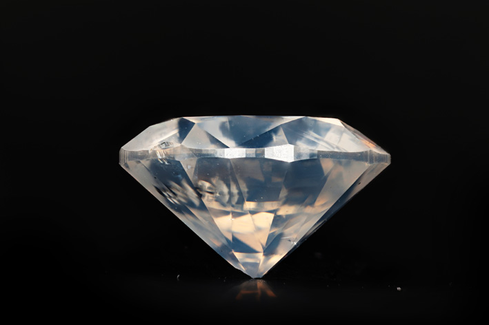 Diamante fancy con piccole inclusioni
