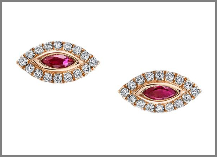 Evil Eye Stud, orecchini in oro rosa, rubini e diamanti. Prezzo: 25.250 dollari