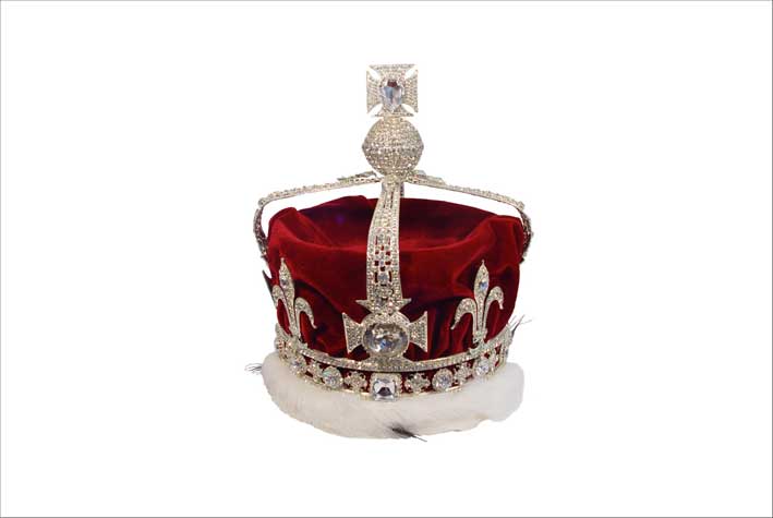 Riproduzione della corona di regina madre, che ha al centro il famoso diamante Koh-i-Noor 
