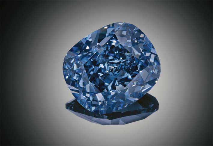 Blue Moon, diamante di 12.03 carati, perfetto internamente, vendito per 48,5 milioni