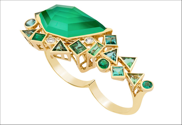 Anello doppio in oro giallo, agata verde, quarzo,  smeraldi, tormaline verdi, e diamanti bianchi