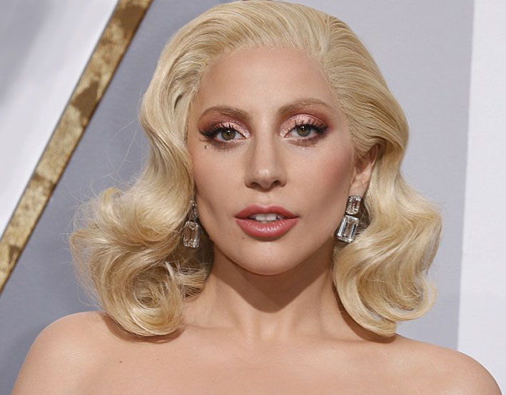 Lady Gaga con orecchini di diamanti taglio smeraldo: valutati 8 milioni di dollari