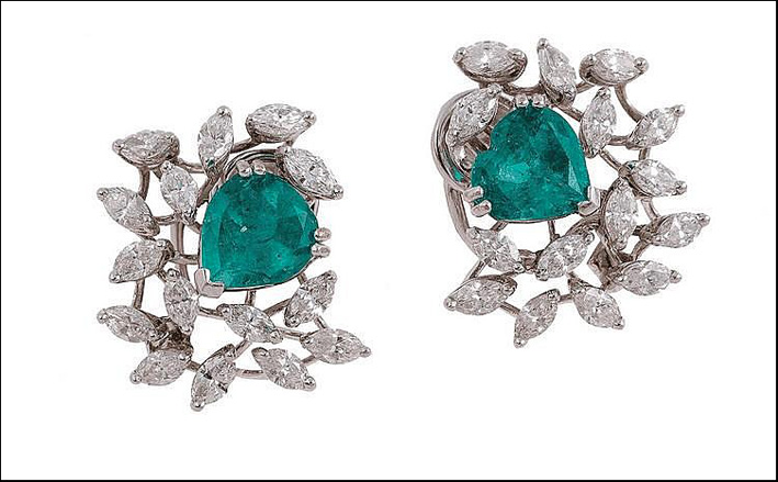 Orecchini con diamanti e smeraldi, firmati Repossi del 1970 circa. Base d'asta: 2400 euro