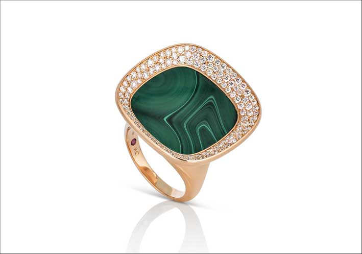 Rose gold ring with white diamonds and malachite