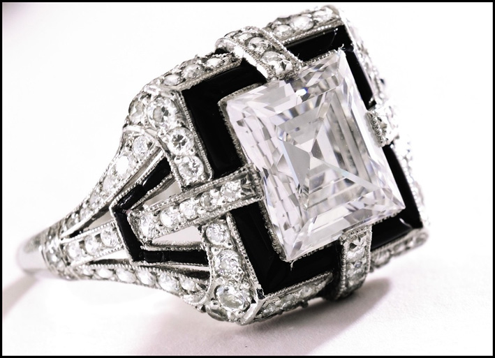 Anello Art Deco in platino, diamanti e onice