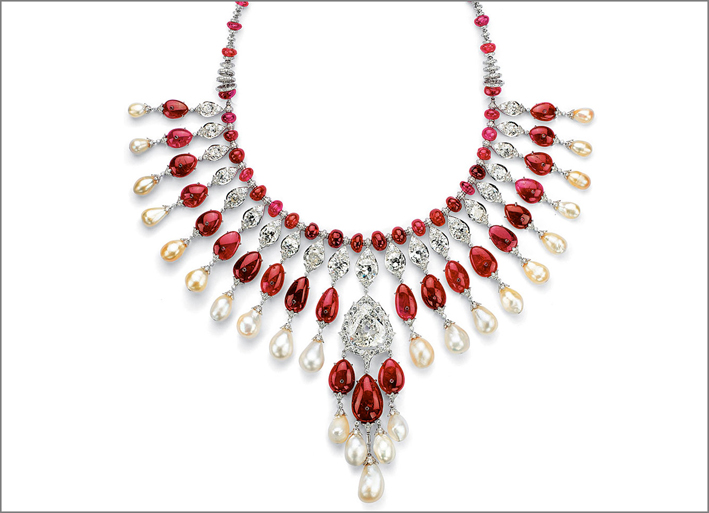 Collana con rubini cabochon e perle naturali