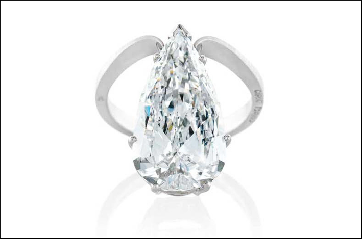 Anello con diamante a goccia colore D e purezza VVS1 venduto a 225