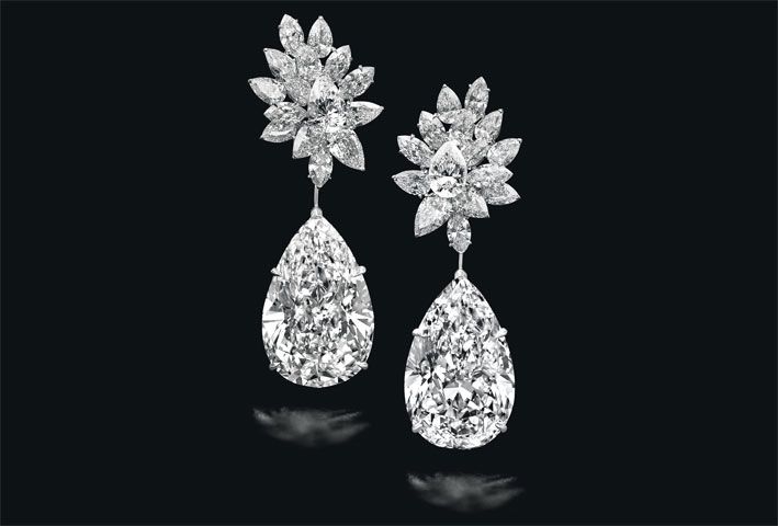 Miroir de l'Amour sono orecchini perfetti, con diamanti a forma di pera.