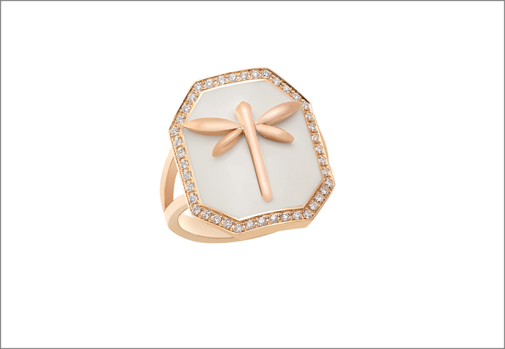 Anello in oro rosa, madreperla e diamanti