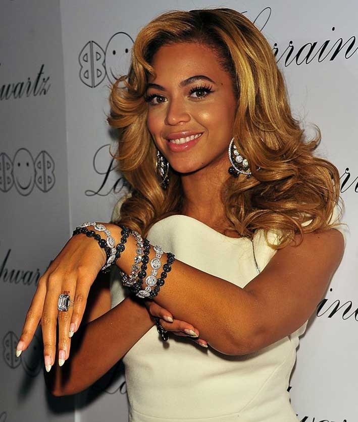 Beyoncé con anello