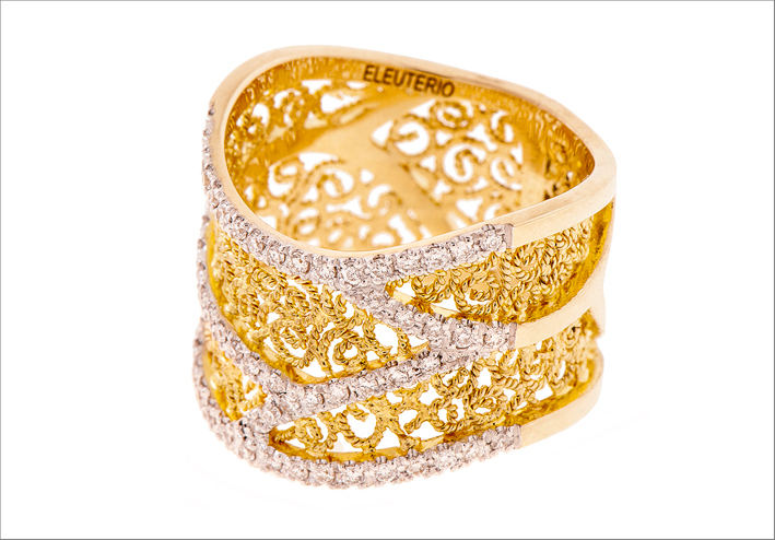 Anello della collezione Heritage in oro e diamanti