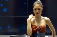 Modella allo stand di pasquale Bruni a VicenzaOro January 2016