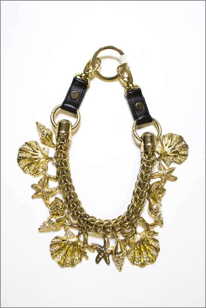 Versace, collezione 1992. Collana in metallo dorato, pelle. Archivio Associazione Culturale Anna Piaggi 