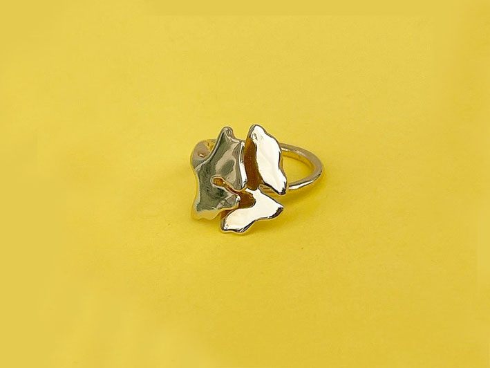 Anello in argento dorato a forma di foglie di ginko biloba