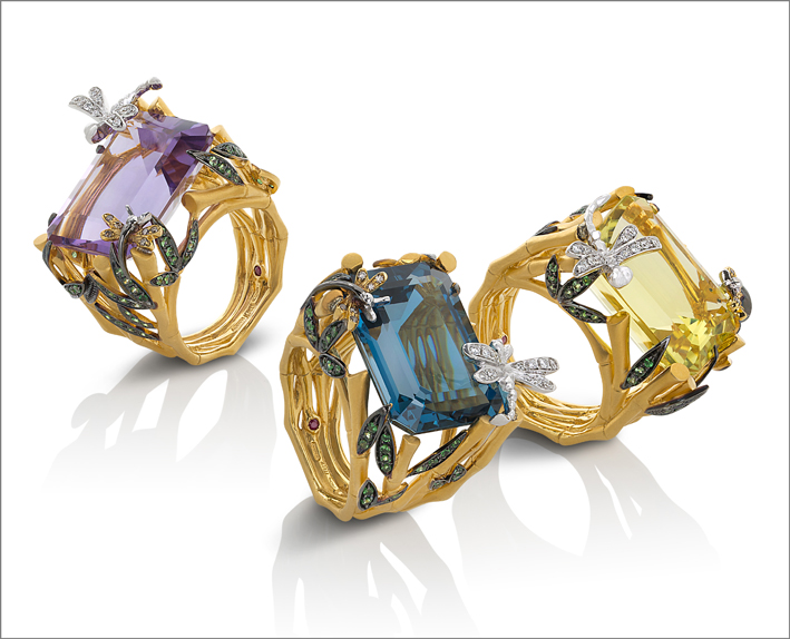 Ring in satin yellow gold with diamonds (colourless and brown), amethyst and tsavorite. Ring in satin yellow gold with diamonds (colourless and brown), topaz and tsavorite. Ring in satin yellow gold with diamonds (colourless and brown) quartz and tsavorite
