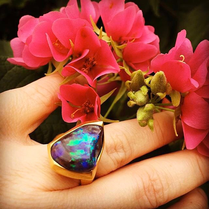 Katherine Jetter, anello con opale (da Facebook)