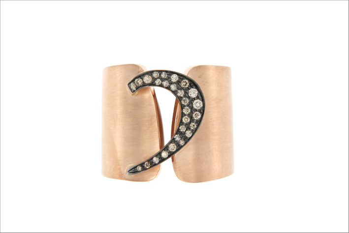 Collezione D-Band, anello in oro rosa e diamanti brown