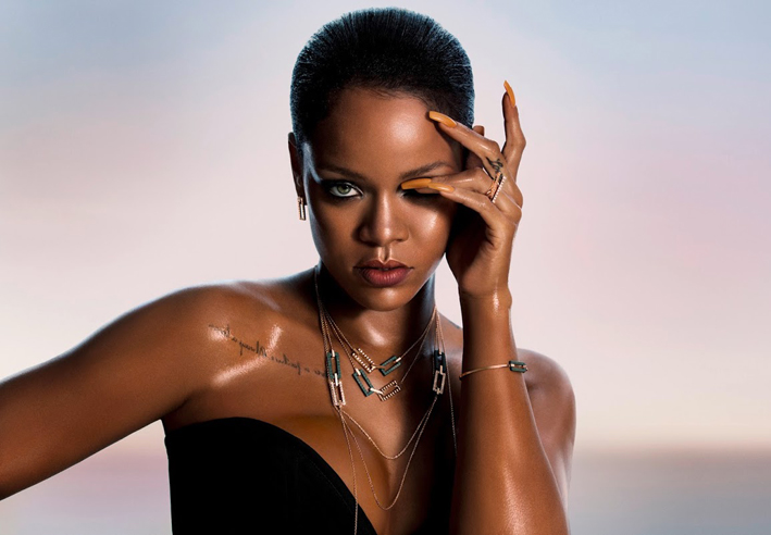 Rihanna con i gioielli della collezione firmata con Chopard