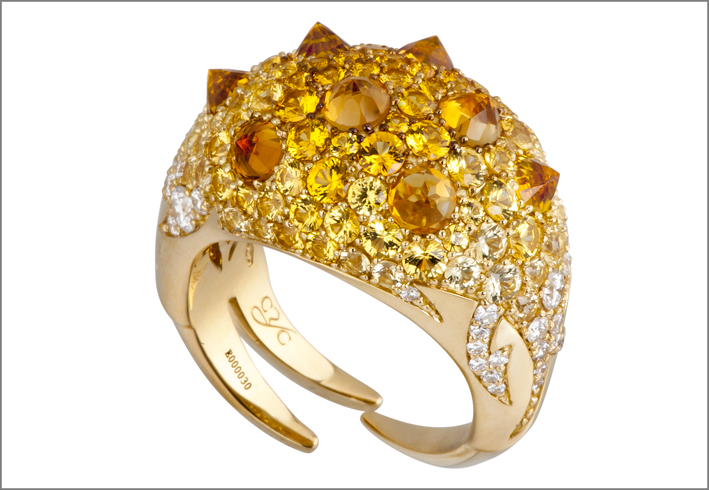 Passione del Drago, anello. Oro giallo, quarzo Palmera, zaffiri gialli, diamanti