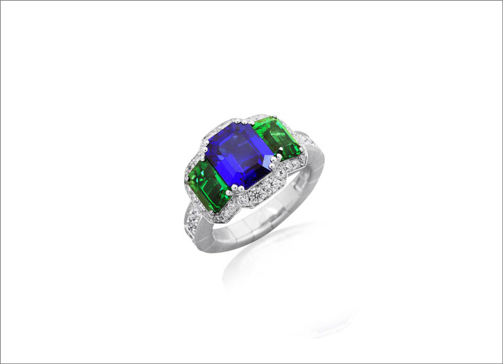 Anello della collezione Xpandable con zaffiro dello Sri Lanka Royal Blue e smeraldi