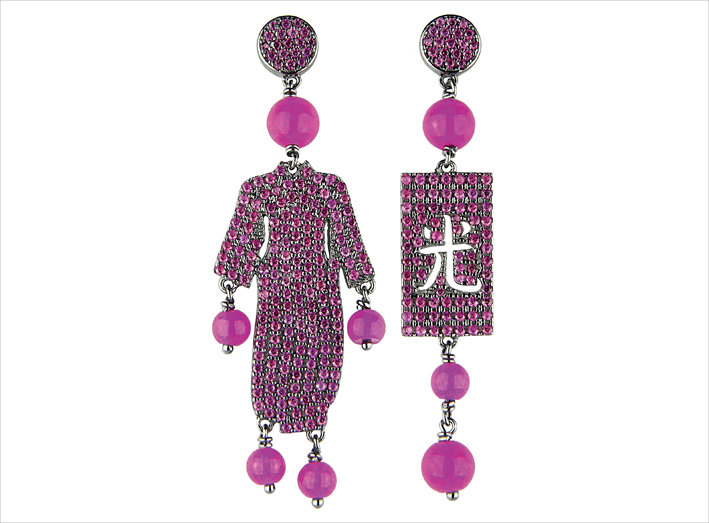 Orecchini Kimono Must rubino. Prezzo: 390 euro